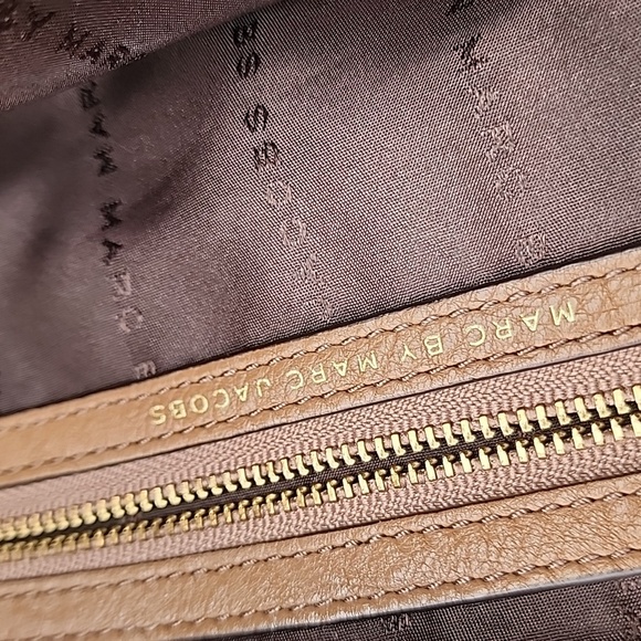 Marc by Marc Jacobs Too Hot to Handle Pebbled leather Saddle Bag in Tan Leather - Picture 16 of 16
